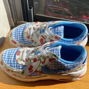 Cherry Nike sneakers / so cute